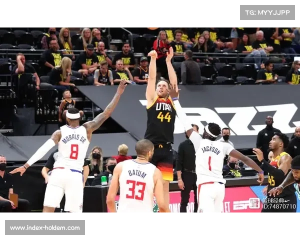 李弘权快攻反击得分，上海转换进攻撕裂广东防线。